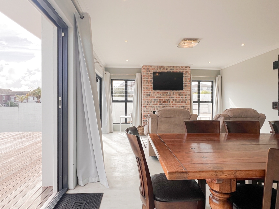 5 Bedroom Property for Sale in Myburgh Park Western Cape